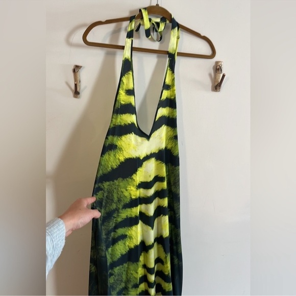 ALEXIS Maxi 100% Silk maxi dress halter top deep v neck open back leopard print - Picture 4 of 5